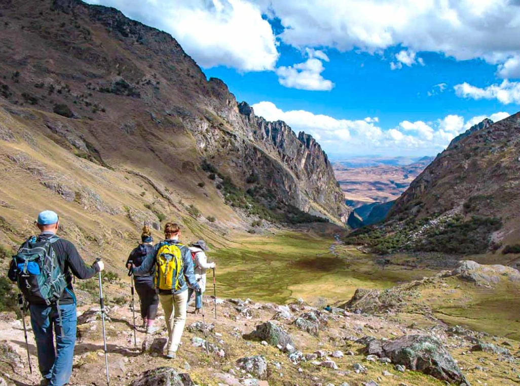 trekking lares