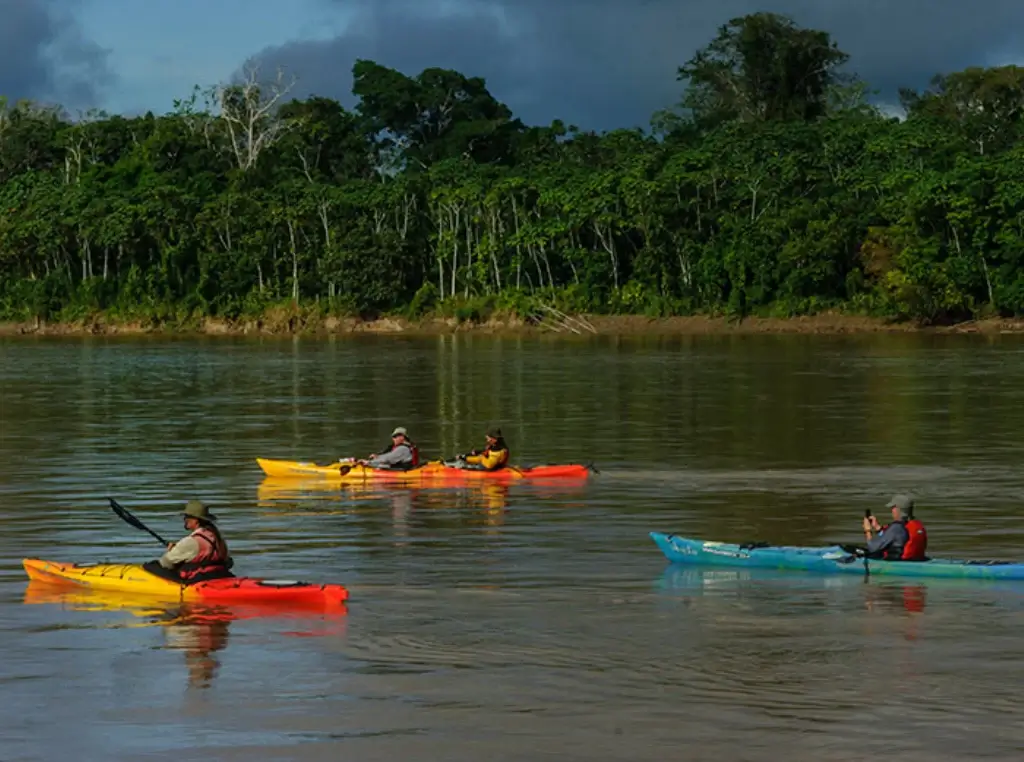 Excursión en kayak iquitos